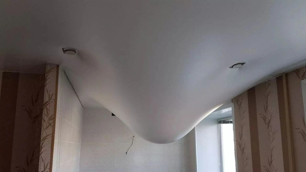 Ремонт натяжных потолков — фото 1